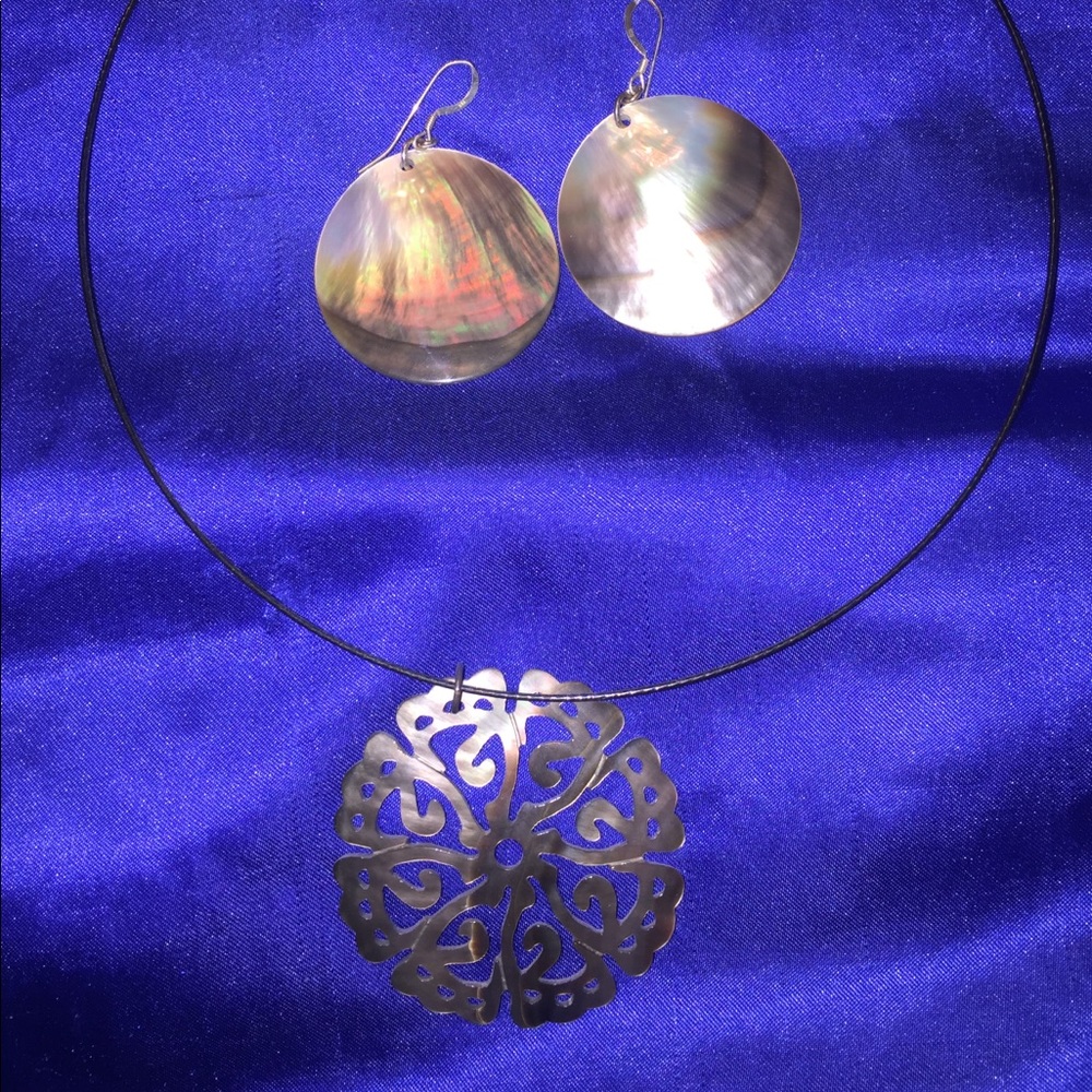 Earring and necklace set